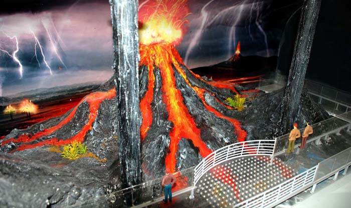 江蘇東海大型仿真火山制作－噴發環節效果逼真