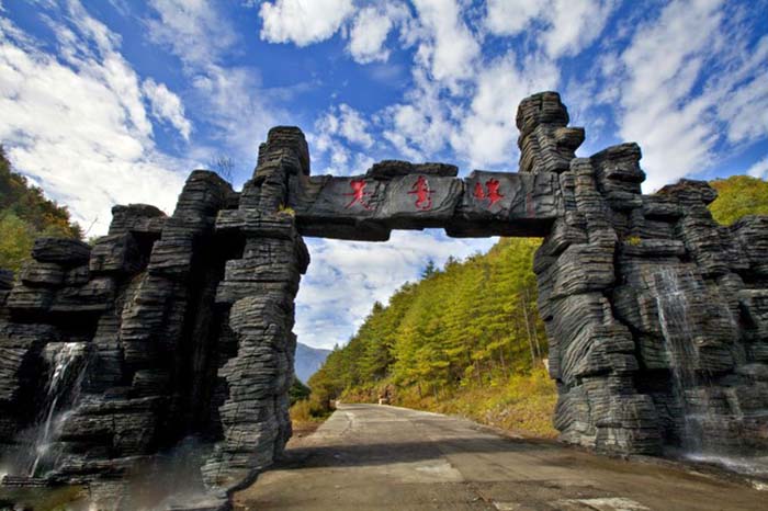 仿真假山大門.jpg 仿真假山大門