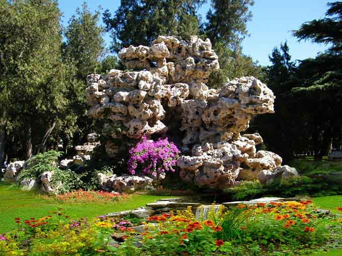 太湖石假山.jpg 太湖石假山