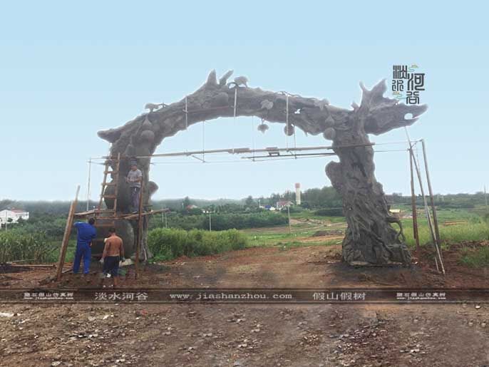 仿真樹大門.jpg 仿真樹大門