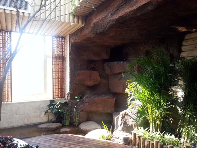 洞穴主題餐廳.jpg 洞穴主題餐廳