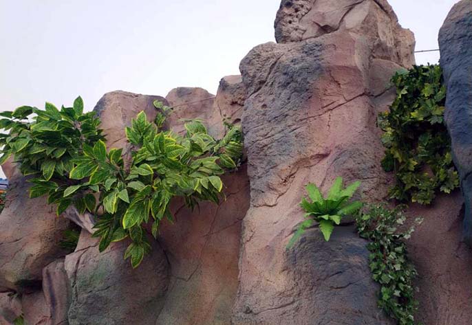 水泥仿真假山.jpg 水泥仿真假山