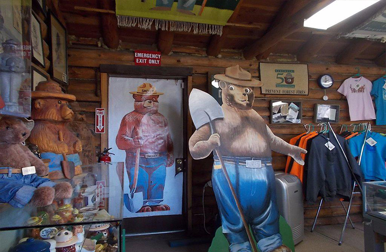 斯莫基熊.jpg 斯莫基熊