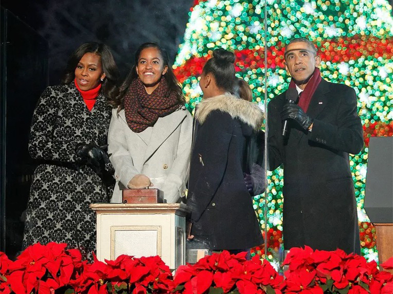 奧巴馬和假日樹(shù).jpg 奧巴馬和假日樹(shù)