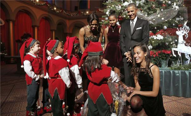 奧巴馬和假日樹(shù).jpg 奧巴馬和假日樹(shù)