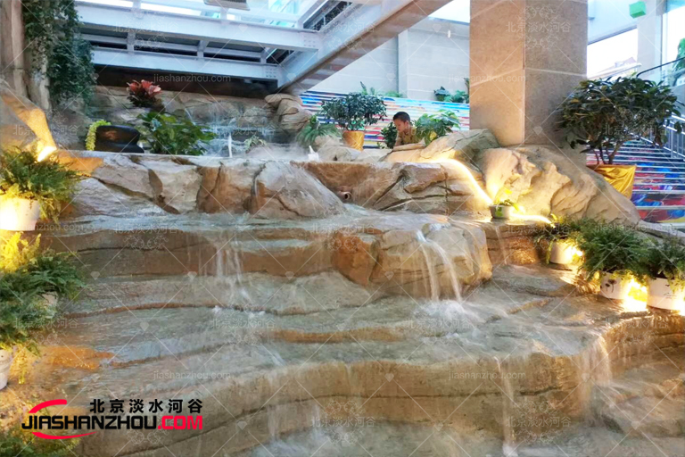 塑石假山.jpg 塑石假山