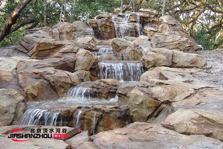 塑石假山.jpg 塑石假山