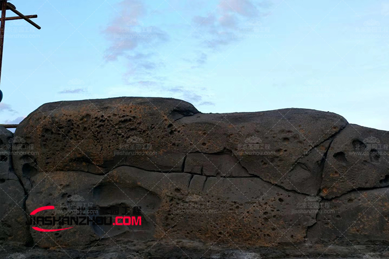 假山魚池.jpg 假山魚池