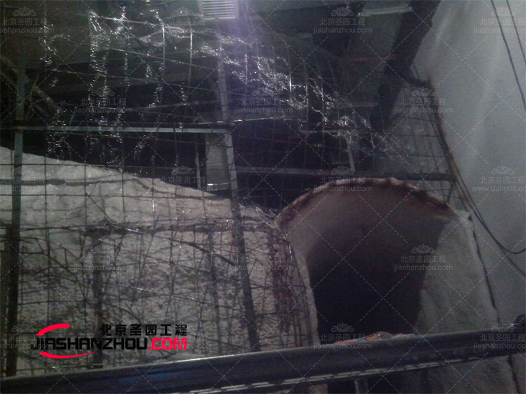 山洞衛生間.jpg 山洞衛生間