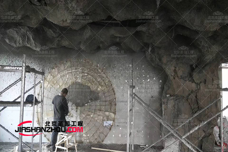 洞穴轟趴館.jpg 洞穴轟趴館