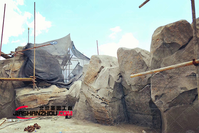 仿真假山.jpg 仿真假山.jpg